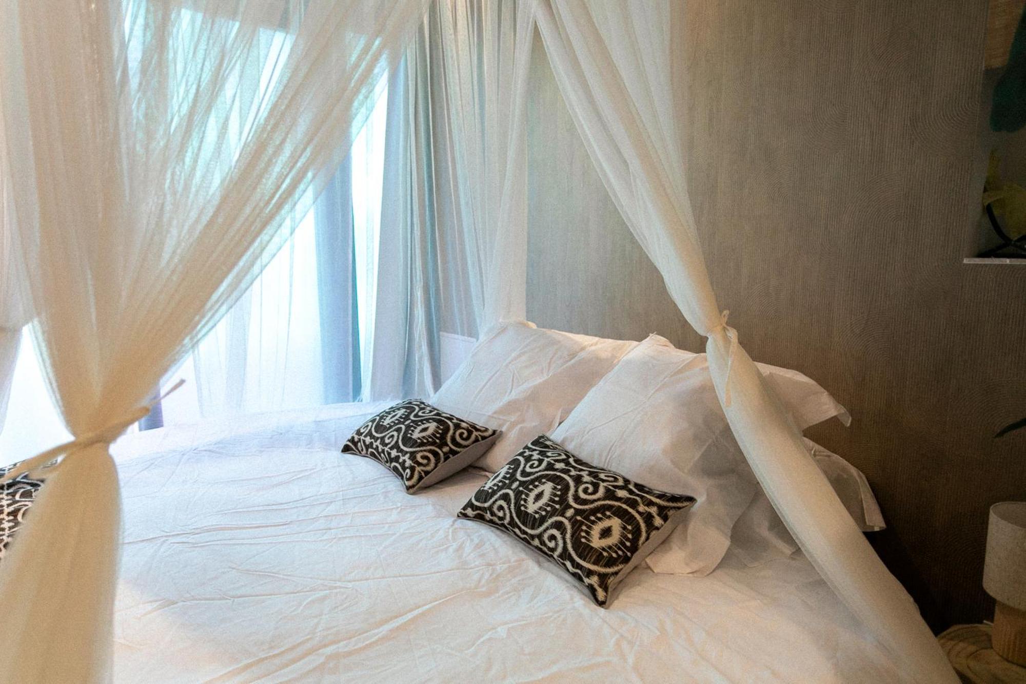 Bali Serenity Balneo Et Lit Rond Lagnieu 외부 사진