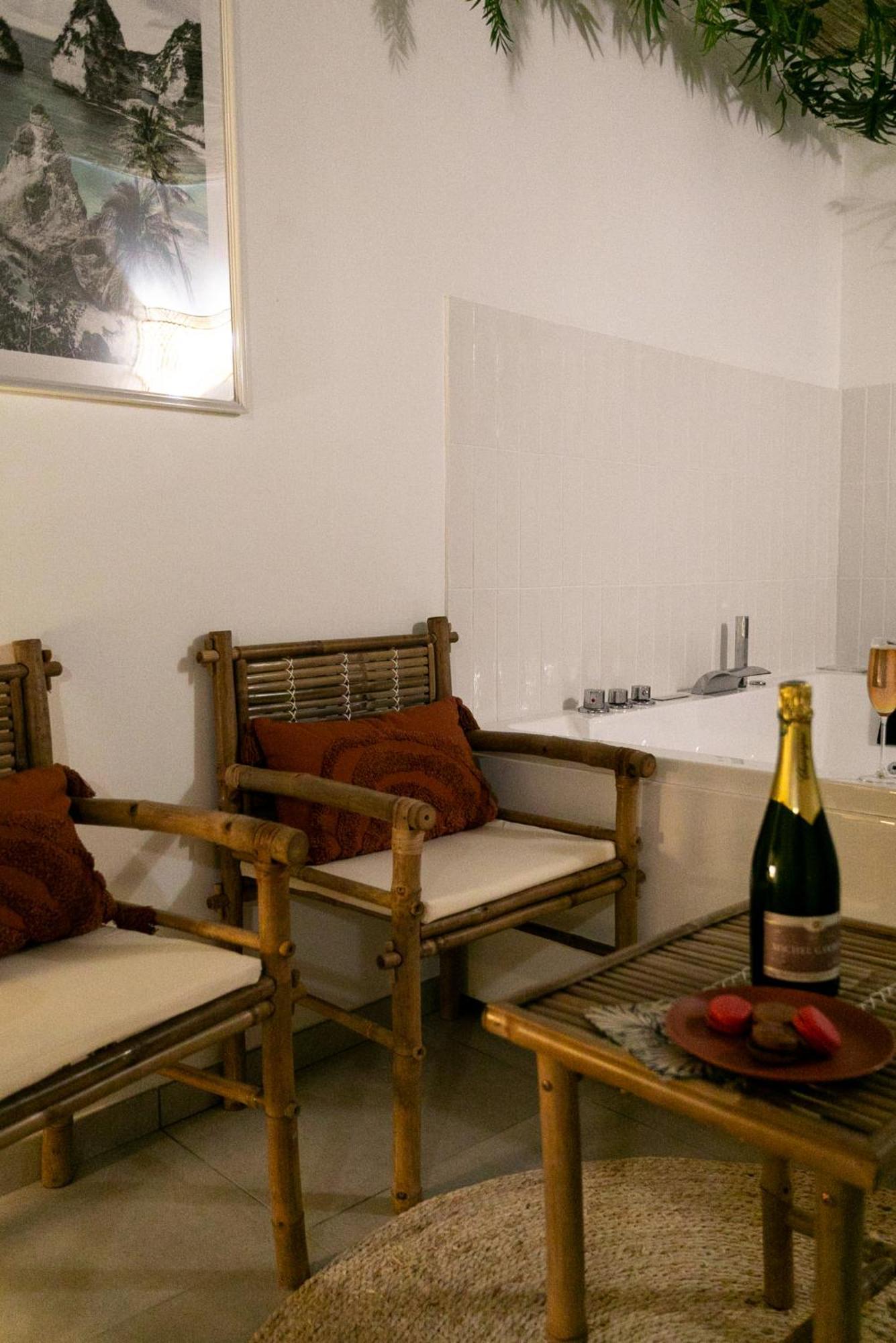Bali Serenity Balneo Et Lit Rond Lagnieu 외부 사진